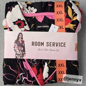 NEW Room Service Medium Black Floral Pajama Set